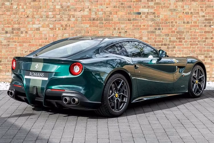 Tuy nhiên, trong số xe này không có chiếc nào qua tay bộ phận cá nhân hoá Tailor Made để có một bộ áo hay nội thất riêng biệt như chiếc Ferrari F12 Berlinetta độ khủng trong bài viết này.