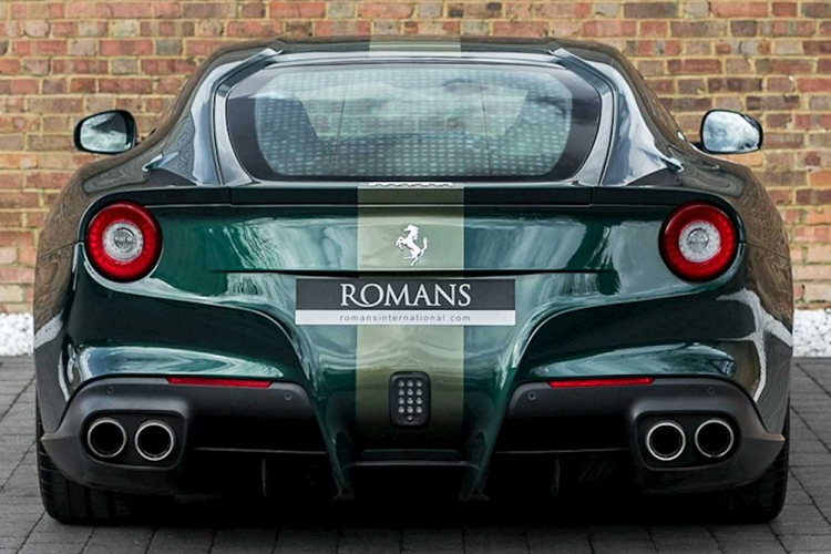 Hiện chiếc siêu xe Ferrari F12 Berlinetta này đang được chào bán với mức giá 321.597, tương đương 7,47 tỷ đồng, cao hơn mặt bằng chung các thông tin rao bán xe Ferrari F12 Berlinetta khác.