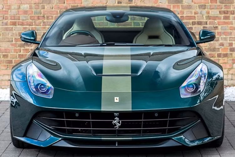  Siêu xe Ferrari F12 Berlinetta không phải là cái tên quá xa lạ với các đại gia Việt khi đã có không dưới 5 chiếc xuất hiện tại Việt Nam.
