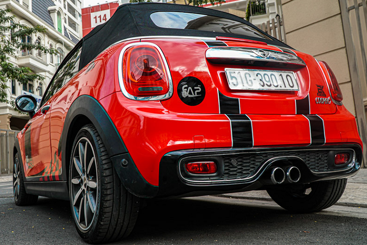 Nhắc tới MINI Cooper người ta thường nghĩ tới một chiếc xe nhỏ nhắn, tròn trịa phảng phất nét cổ điển. Nếu ai là 1 fan của bộ phim truyền hình hài Mr. Bean thì chắc chắn đã quá quen với mẫu xe huyền thoại của nước Anh này.