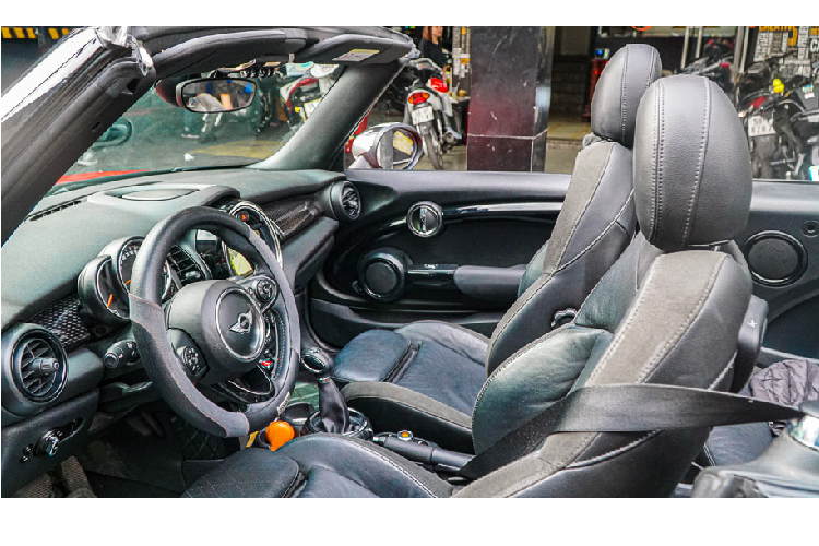 Việc thay đổi màu sắc xe chỉ cần đem giấy tờ đi đăng ký trước thì có thể thực hiện ngay, tuy nhiên nó vẫn phải nằm trong các khuôn khổ cho phép, anh chia sẻ.