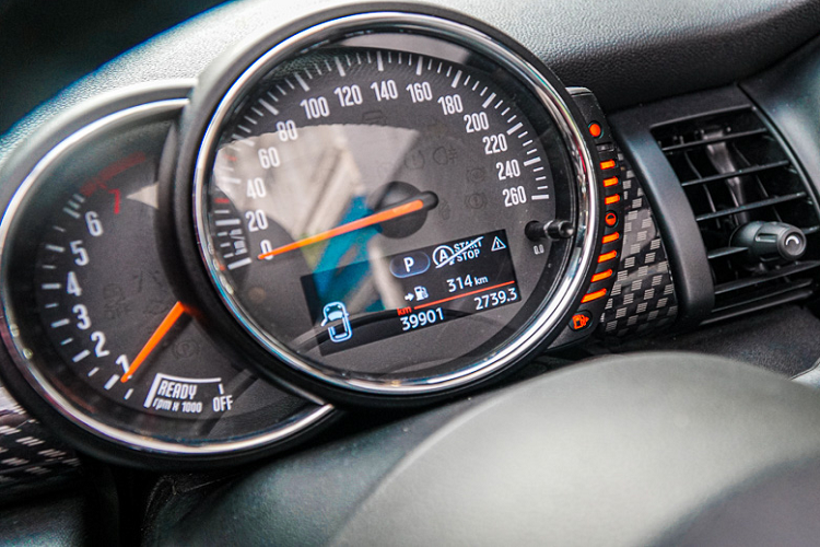 Mô-men xoắn cực đại đạt 220 Nm tại 1.250-4.000 vòng/phút.