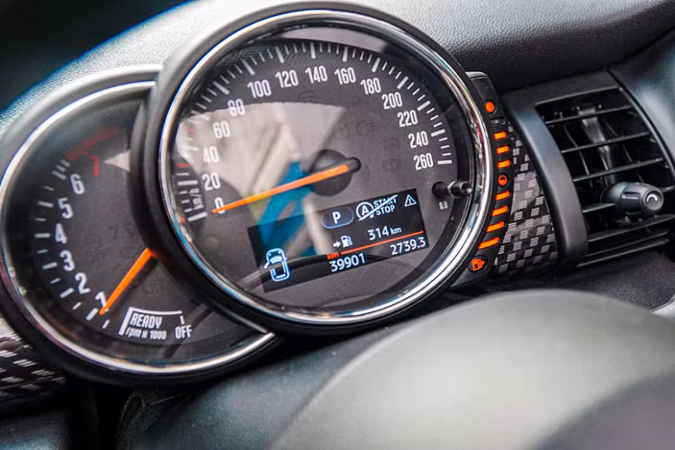 Mô-men xoắn cực đại đạt 220 Nm tại 1.250-4.000 vòng/phút.