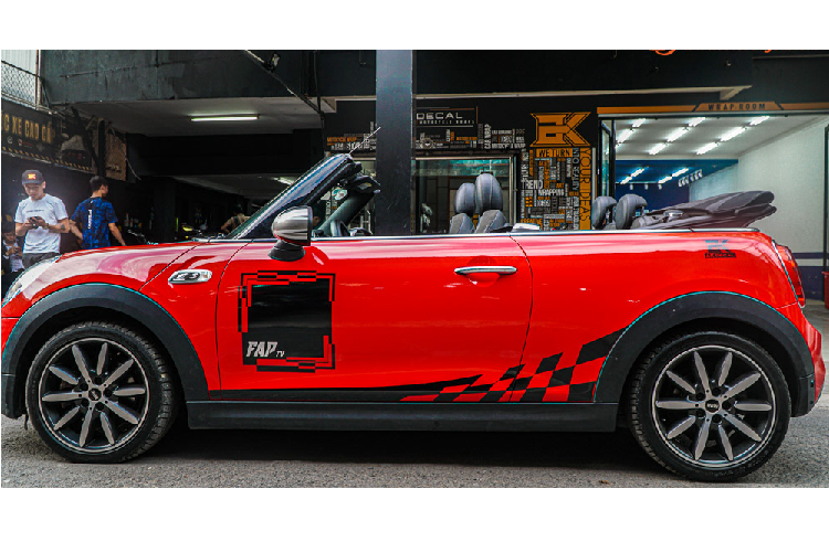 Những người chọn mua Cooper S là những người yêu thích sự cá tính, khác biệt và truyền thống của thương hiệu MINI, cùng nhu cầu về một chiếc xe để đi chơi, dạo phố mà không đòi hỏi tính thực dụng nhiều.