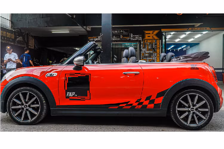 Những người chọn mua Cooper S là những người yêu thích sự cá tính, khác biệt và truyền thống của thương hiệu MINI, cùng nhu cầu về một chiếc xe để đi chơi, dạo phố mà không đòi hỏi tính thực dụng nhiều.