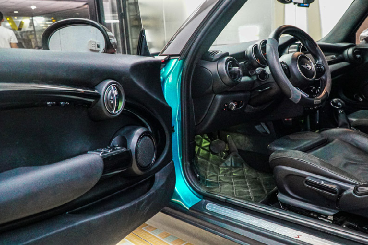 Sức mạnh của MINI Cooper S 3 cửa đến từ khối động cơ I3 1.5L đi cùng công nghệ Twin Power, sinh công suất tối đa 136 mã lực tại vòng tua máy 4.500 – 6.000 vòng/phút.