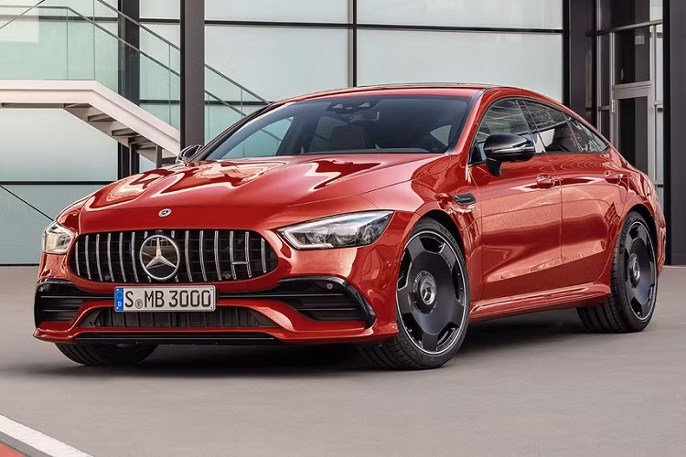 Tại Mỹ, mức giá xe Mercedes AMG GT 43 4 cửa khởi điểm vào khoảng 90.950 USD. Mức giá này thấp hơn mẫu xe AMG GT 53 khoảng 10.050 USD. Đây là một sự lựa chọn phù hợp cho những khách hàng muốn bước chân vào thế giới thể thao của AMG nhưng không phải lo ngại việc cầm cương những mẫu xe có công suất lên đến gần 640 mã lực như chiếc AMG GT 63 S.