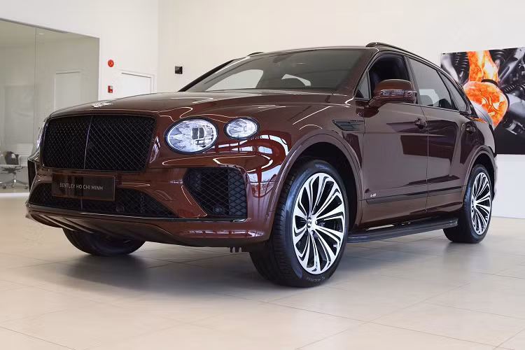 Gần như không có chiếc Bentley nào giá giống nhau bởi đa số chủ xe đặt trang bị trên xe khác nhau. Chiếc xe đó cũng đã có chủ đặt từ trước.