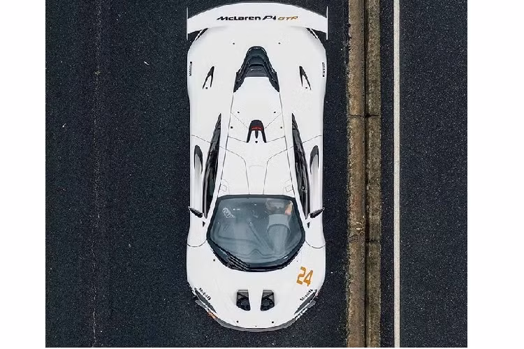 Giới thạo tin ước tính, với độ hiếm của dòng siêu xe dành cho đường đua McLaren P1 GTR cùng việc đã được hãng Lanzante Motorsport sửa đổi. Chính vì vậy, giá xe McLaren P1 GTR bán ra không dưới 3,2 triệu đô la, tương đương 75 tỷ đồng.