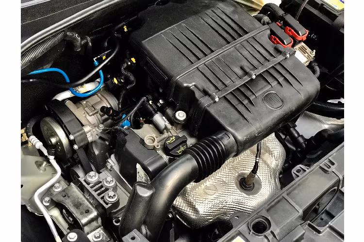 Fiat Grande Punto sử dụng động cơ 4cyl thẳng hàng dung tích 1.4L cho công suất tối đa 77 mã lực tại 6.000 vòng/phút và 115Nm đạt được từ 3.000 vòng/phút.