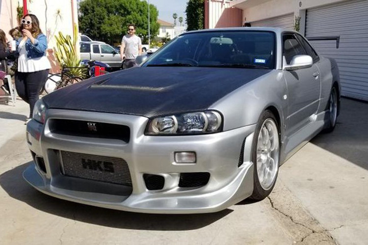 Theo quy định, những chiếc Nissan Skyline R34 sẽ bị cấm nhập khẩu vào Mỹ cho đến năm 2024. Do đó, đây là 1 trong đúng 14 chiếc Nissan Skyline R34 được MotoRex nhập khẩu mới nguyên vào Mỹ.