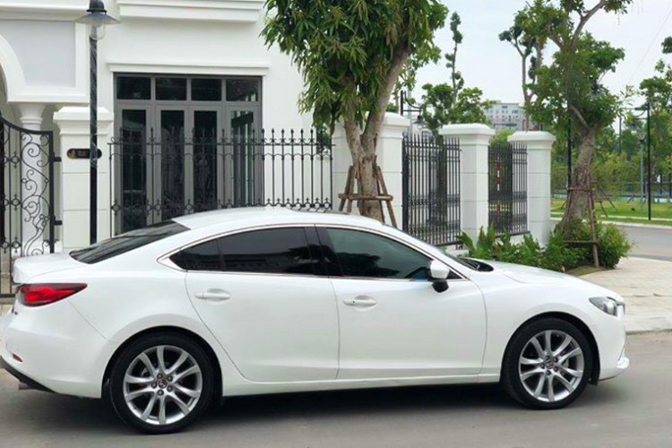 Mazda6 đời 2015 là một gợi ý dành cho những ai đang có nhu cầu tìm mua một chiếc sedan rộng rãi để phục vụ cho gia đình với chi phí khoảng 600 triệu đồng.
