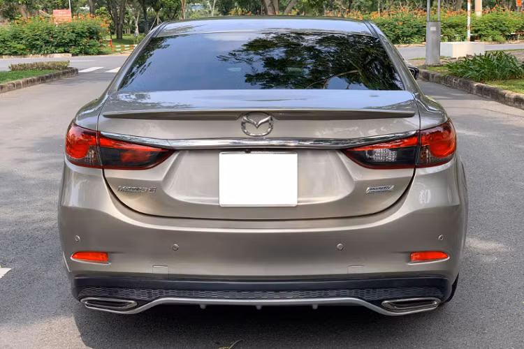 Nếu so với các đối thủ cùng đời như Toyota Camry hay Honda Accord, số tiền bỏ ra để sở hữu một chiếc xe Nhật như Mazda6 sẽ “mềm” hơn rất nhiều.