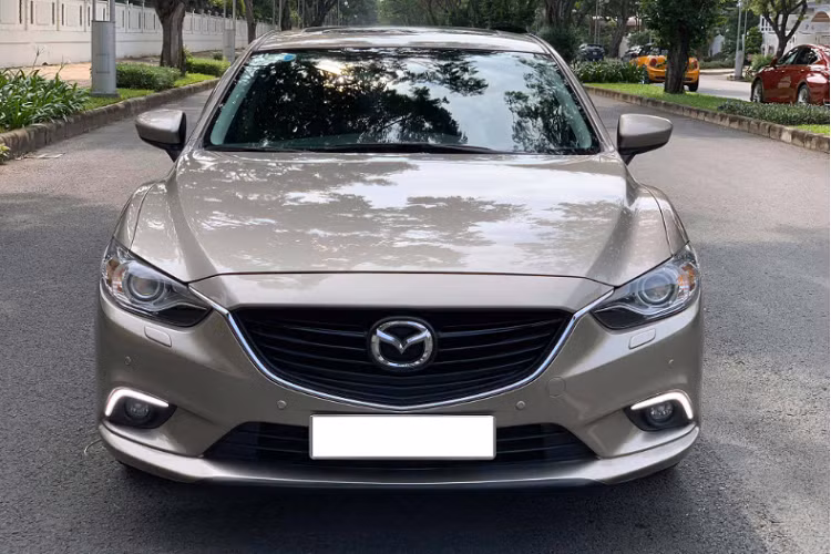 Hệ thống giải trí sử dụng đầu DVD, AM/FM/MP3, trang bị màn hình cảm ứng trung tâm, định vị dẫn đường GPS, các cổng kết nối đa phương tiện USB/AUX, kết nối bluetooth, hệ thống âm thanh 11 loa Bose, điều hoà tự động 2 vùng độc lập với cửa gió hàng ghế sau và cửa sổ trời (chỉnh điện)...