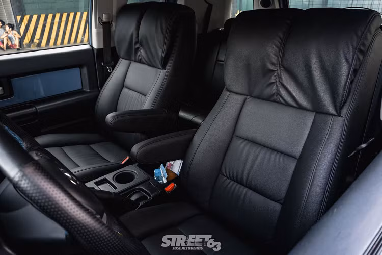 Hệ thống cổ nạp mới của AFE GT Momentum, AFE throttle body spacer (gọi nôm na là vòng bóp cổ họng gió bướm ga) và tấm giải nhiệt của Cusco cũng được trang bị cho xe.