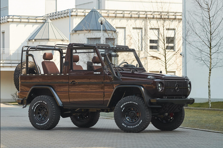 Với giá xe Mercedes G-Class 1990 là 102.150 USD (khoảng gần 2,5 tỷ đồng), các tín đồ G-Class hoàn toàn có thể mua một chiếc Mercedes G-Class mới với nhiều tính năng hiện đại hơn.