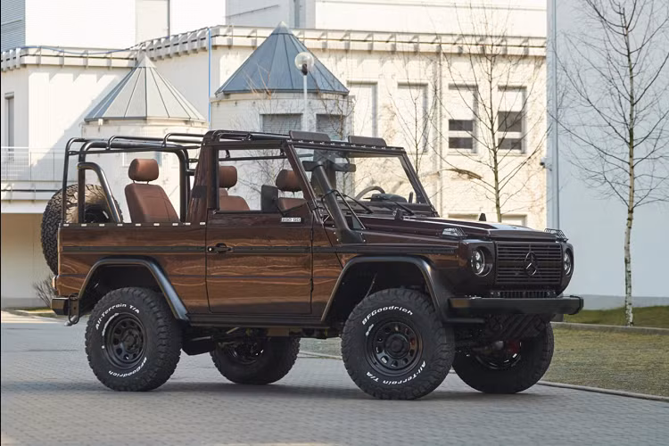 Với giá xe Mercedes G-Class 1990 là 102.150 USD (khoảng gần 2,5 tỷ đồng), các tín đồ G-Class hoàn toàn có thể mua một chiếc Mercedes G-Class mới với nhiều tính năng hiện đại hơn.