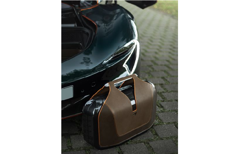 Giống với 105 người anh em còn lại, McLaren Speedtail sở hữu động cơ tăng áp kép V8 4.0L với công nghệ xăng – điện hybrid, kết hợp cùng một mô-tơ điện.