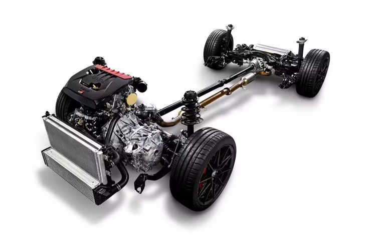 Bên cạnh đó, phiên bản hiệu năng cao này cũng nhận được sự nâng cấp ở hệ thống treo khi có sự xuất hiện của tay đòn kép, thanh giằng trước và dầm xoắn sau. Hệ thống phanh cũng được nâng cấp với đĩa phanh 356 mm kết hớp cùng kẹp phanh 4 piston ở bánh trước và đĩa 297 mm cùng kẹp phanh 2 piston ở bánh sau.