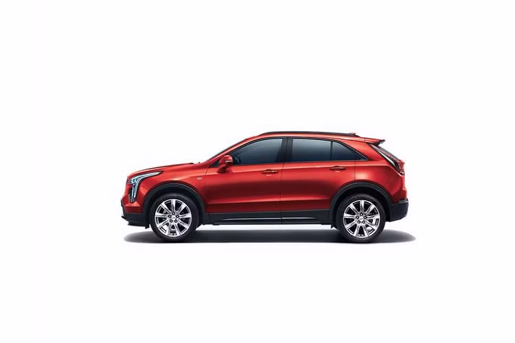 Bên cạnh những nâng cấp về công nghệ, Cadillac XT4 thế hệ mới cũng được làm mới về diện mạo khi có thêm màu sơn ngoại thất Cherry Bomb mới với kiểu sơn pha lê lấp lánh độc quyền mang lại độ sáng bóng, độ sâu và độ bão hòa màu cao hơn.