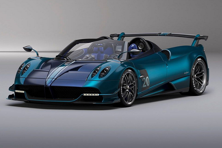 Hai chiếc Huayra được Pagani trưng bày tại Geneva Motoshow năm nay sẽ là một chiếc Pagani Huayra Roadster BC mới cùng chiếc Huayra Imola thứ 3. Cả hai chiếc xe này đều sở hữu ngoại thất được thiết kế theo tông màu xanh dương.