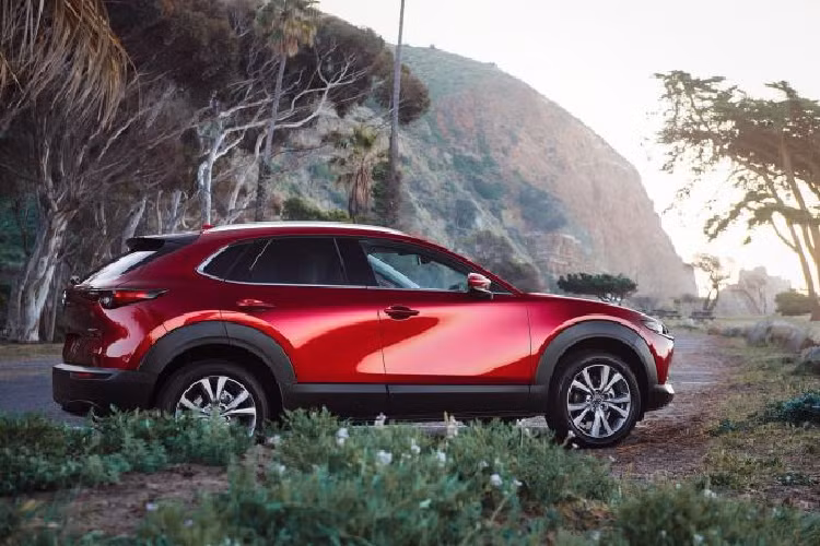 Apple CarPlay và Android Auto được hỗ trợ sẵn trên Mazda CX-30 2.5 S 2021, cùng dịch vụ kết nối Mazda Connected Services chạy thử trong 3 năm và Wi-Fi hotspot trong 6 tháng.