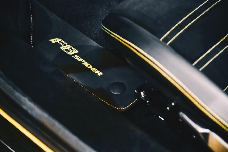 Việc thêm vào phần mui xếp cứng khiến chiếc siêu xe mui trần Ferrari F8 Spider nặng hơn biến thể mui cứng là Ferrari F8 Tributo khoảng 70 kg. Tuy nhiên, Ferrari F8 Spider vẫn nhẹ hơn người tiền nhiệm là Ferrari 488 Spider đến tận 20 kg. Bên cạnh trọng lượng được giảm cân, siêu xe mui trần Ferrari F8 Spider đầu tiên về Việt Nam còn sở hữu thiết kế khí động học tốt và hiệu quả hơn 10% so với mẫu xe tiền nhiệm là Ferrari 488 Spider đã có 3 chiếc về Việt Nam.