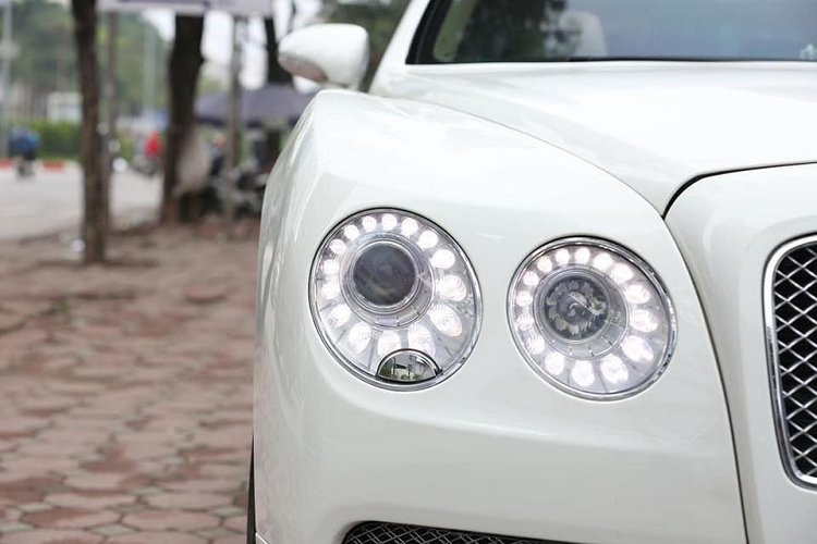 Bentley Continental Flying Spur sử dụng khối động cơ W12 dung tích 6.0 lít, sản sinh công suất cực đại 552 mã lực. Hiện chưa rõ rằng “trái tim” của chiếc xe siêu sang trong bài đã được Mansory can thiệp hay chưa nhưng nếu như các kĩ sư của Mansory nâng cấp với gói hiệu chỉnh kĩ thuật điện tử thì công suất của xe sẽ được nâng lên mức 612 mã lực và mô men xoắn cực đại chạm mức 750 Nm.