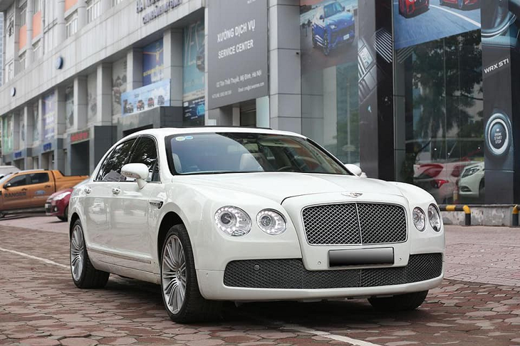 Hiện số lượng của những mẫu xe siêu sang Bentley Continental Flying Spur hiện khá nhiều tại Việt Nam. Đáng chú ý là những phiên bản đời đầu và cũ cũng không hề nhỏ, chính vì vậy một số chủ nhân đã quyết định tân trang lại ngoại thất thông qua những gói độ bodykit nhằm đem lại sự mới mẻ cho "căn nhà di động" của mình.