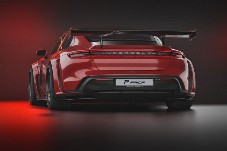 Bộ bodykit này được làm từ chất liệu hỗn hợp sợi thủy tinh Dura-Flex chất lượng cao. Vật liệu này được ưa chuộng bởi cấu trúc bề mặt tuyệt vời, cung cấp đủ tính linh hoạt với độ ổn định cao và hơn hết, người dùng có thể sơn lên một cách dễ dàng. Thêm vào đó, những bộ bodykit này đều được hoàn thiện với độ hính xác cao nên chính vì thế không tốn quá nhiều thời gian để có thể lắp đặt lên xe.