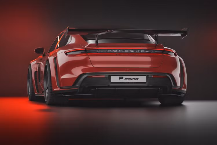 Bộ bodykit này được làm từ chất liệu hỗn hợp sợi thủy tinh Dura-Flex chất lượng cao. Vật liệu này được ưa chuộng bởi cấu trúc bề mặt tuyệt vời, cung cấp đủ tính linh hoạt với độ ổn định cao và hơn hết, người dùng có thể sơn lên một cách dễ dàng. Thêm vào đó, những bộ bodykit này đều được hoàn thiện với độ hính xác cao nên chính vì thế không tốn quá nhiều thời gian để có thể lắp đặt lên xe.