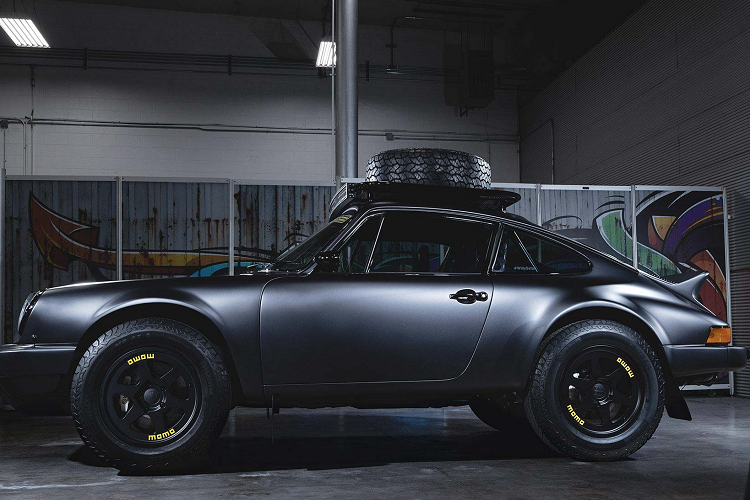 Nếu như khi nhắc đến hãng độ RUF, người ta thường nghĩ ngay đến một hãng xe chuyên cải biến các dòng siêu xe Porsche 911 mang đậm phong cách của mình, nổi danh với chiếc CTR Yellow Bird. Thì khi nhắc đến xưởng độ Kelly-Moss Road and Race (KMR), giới mộ điệu ắt hẳn sẽ nhớ đến bản độ off-road Porsche 911 Safari đầu tiên có khả năng tải cả một chiếc 911 GT3 trên nóc xe mà hãng này giới thiệu vào tháng 8 năm ngoái.