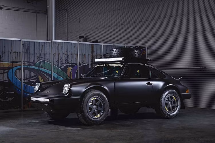 Tương xứng với những trang bị đặc biệt và hiệu năng vượt trội, giá xe Porsche 911 Safari cũng cao không kém. Cụ thể khách hàng sẽ phải trả cho KMR 375,000 USD (tương đương 8 tỷ 700 triệu) để sở hữu mẫu xe này.