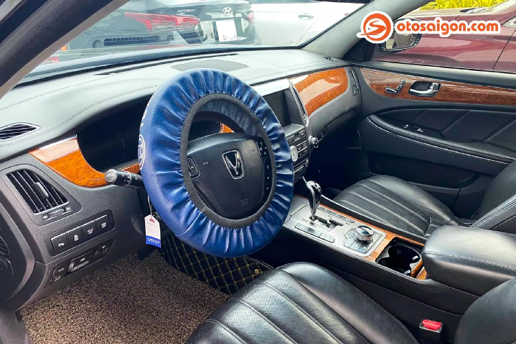 Dẫu vậy, các bộ phận điện, cảm biến, dàn gầm, phuộc hơi, cao su chân máy,... của xe qua thời gian sử dụng nhiều năm nên nó cần được bảo dưỡng và thay thế tương tự như các dòng xe sang khác. Việc sở hữu xe sang của Hàn có tuổi đời 10 năm không phải là điều dễ dàng, vì người chơi xe độc tại Việt Nam luôn có trở ngại lớn nhất chính là phụ tùng thay thế khó kiếm, phải chờ nhập về vì không có sẵn.