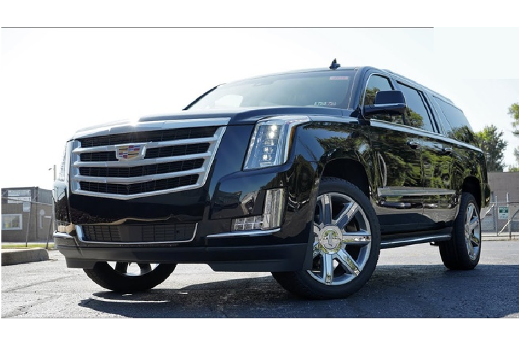 Cadillac Escalade 2020 – 76.490 USD. Là một trong những mẫu xe 8 chỗ nhanh nhất hiện nay, Cadillac Escalade mới gây ấn tượng với khoang hành lý cực rộng, ghế da sang trọng, động cơ V8 6.2L công suất 420 mã lực mạnh mẽ. Model được nâng cấp công nghệ, cụm đồng hồ số màn hình cong OLED, và chia sẻ nhiều tính năng với Tahoe mới.