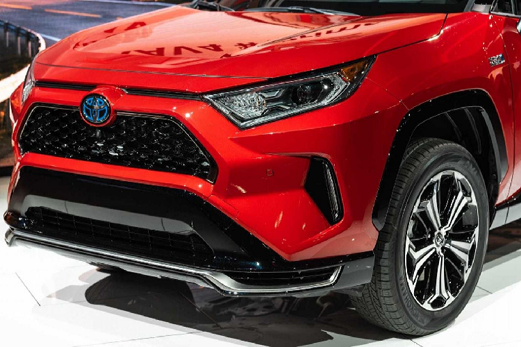 Hãng xe Toyota cũng liệt kê 3 gói tùy chọn cho biến thể XSE. Gói đắt nhất có giá 5.760 USD (134 triệu đồng) và bổ sung tính năng như ghế có sưởi và thông gió, âm thanh JBL, màn hình head-up, nhiều hệ thống hỗ trợ người lái,..