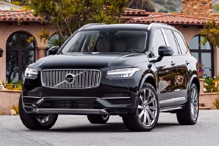 Sang trọng chưa phải là "át chủ bài" của Volvo XC90 Excellence khi thuyết phục nữ diễn viên Diễm My 6X chọn lựa mình làm bạn đồng hành, hãng xe Thụy Điển từ lâu được biết đến với những tính năng an toàn "thượng thừa" như hệ thống kiểm soát hành trình thông minh, cảnh báo va chạm sớm, hỗ trợ giữ làn đường, cảnh báo chệch làn đường, hỗ trợ leo dốc và đổ đèo, camera hỗ trợ đỗ xe, chế độ hỗ trợ đỗ xe tự động hay phanh tay điện tử, hệ thống cảnh báo điểm mù, camera hỗ trợ đỗ xe 360 độ hay công nghệ phanh khẩn cấp tự động AEB.