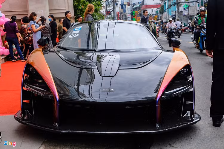 Phối màu này gồm các sắc độ xanh - tím - vàng - cam, thay đổi theo góc nhìn. Theo một số nguồn tin, phối màu này có giá hơn 28.000 USD. Hiện tại, chỉ khoảng 3 chiếc McLaren trên thế giới mang phối màu này. 