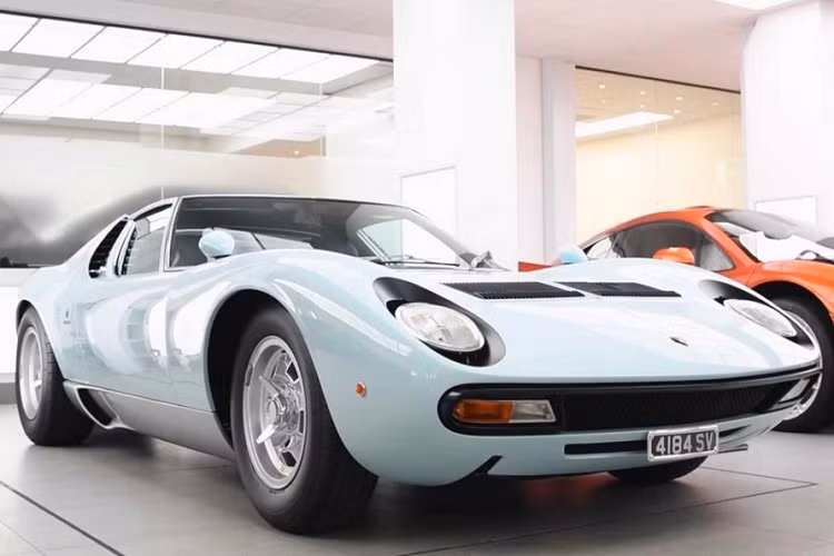 Hiện chưa rõ chi phí cho dịch vụ phủ lớp film bảo vệ sơn ngoại thất của chiếc Lamborghini Miura SV. Tuy nhiên, chi phí chăm sóc và bảo dưỡng những chiếc siêu xe như thế này chắc chắn không bao giờ rẻ.