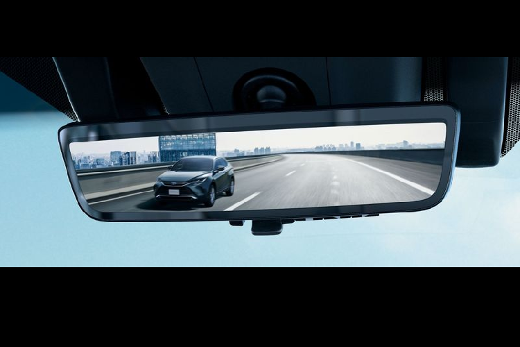 Toyota Harrier 2021 có kích thước DxRxC lần lượt 4.740 x 1.855 x 1.660 mm, chiều dài cơ sở đạt 2.690 mm. Giống như một số mẫu xe khác trong gia đình Toyota, Harrier 2021 sử dụng hệ thống trao thanh chống MacPherson trước và xương đòn kép sau.