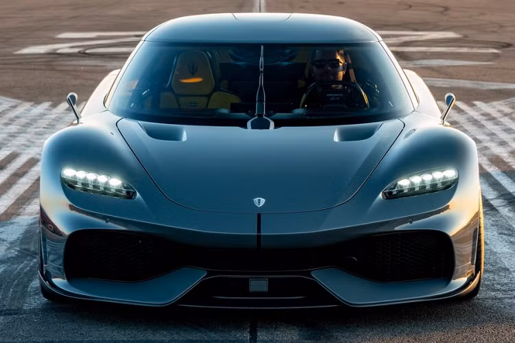Không chỉ được ra mắt với hai sứ mệnh nêu trên, siêu xe Koenigsegg Gemera và Koenigsegg Jesko Absolut còn mang đến những công nghệ mới, tối tân và giúp đẩy nền công nghiệp siêu xe, xe hơi tiến lên phía trước.