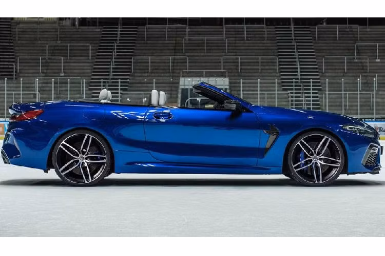 Không chỉ nằm ở động cơ, G-Power còn mang tới trên các phiên bản xe thể thao BMW M8 này trang bị mâm Hurricane RR kích thước 21-inch với kiểu họa tiết “kim cương đen” và một chất liệu hoàn thiện đặc biệt bên trong khoang cabin.