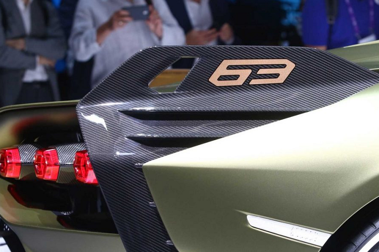 Theo như trang tin đăng thông tin bán chiếc Sián FKP 37này, đơn vị rao bán là Mansory, hãng độ xe nổi tiếng đến từ Đức. Có vẻ như không chỉ có những nhà sưu tập và các đại lý đang săn lừng những chiếc xe giới hạn để kiếm lời mà giờ đây các hãng độ cũng đã tham gia vào thị trường béo bở này.