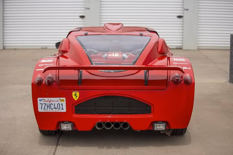 Tính tới hiện tại, chiếc Pontiac Fiero 1986 giả dạng Ferrari Enzo này đang được ra giá 4.500 USD trên trang Cars and Bids (tương đương 104 triệu đồng).