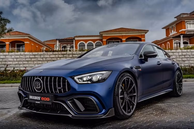 Brabus thực ra đã ra mắt dự án điều chỉnh Mercedes-AMG GT 63 S 4-door mới vào mùa hè năm ngoái nhưng bây giờ chúng ta mới có nhiều hình ảnh chi tiết hơn của chiếc xe đặc biệt này.
