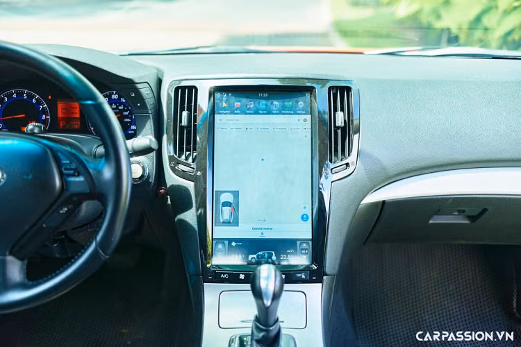 G37 coupe vận hành bằng khối động cơ xăng V6 dung tích 3.7L hút khí tự nhiên (mã VQ37) cho công suất tối đa 330 mã lực tại 7.000 vòng/phút và mô-men xoắn cực đại 366 Nm tại 5.200 vòng/phút, đạt “redline” ở 7.500 vòng/phút. Sức mạnh được truyền xuống cầu sau thông qua hộp số tự động 7 cấp, có chế độ lái thể thao Drive Sport.