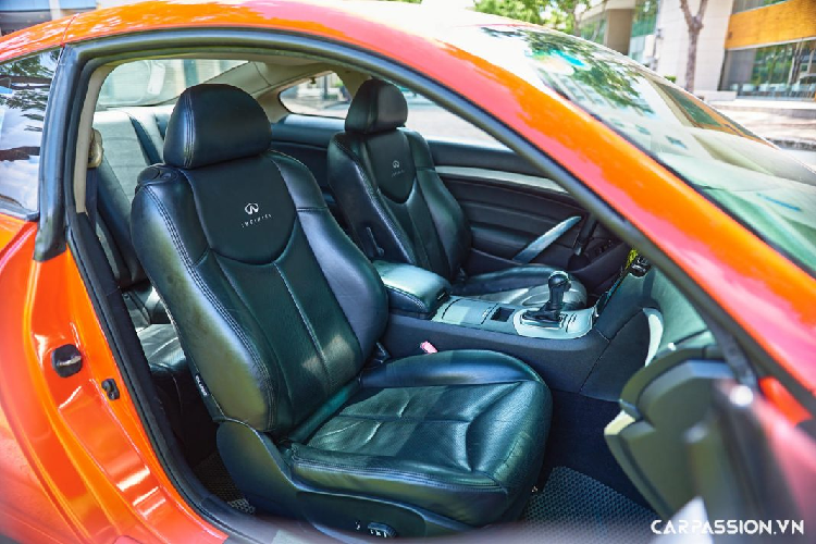 Ở thời điểm mới ra mắt nhiều năm về trước, G37 coupe được giới chuyên môn đánh giá rất cao vì động cơ mạnh mẽ hơn so với G35 coupe thế hệ tiền nhiệm mà lại tiết kiệm nhiên liệu hơn. Sự tiến bộ vượt bậc về kỹ thuật này chủ yếu đến từ công nghệ điều chỉnh đóng/mở van trực tiếp – VVEL điều khiển dòng khí nạp tại van nạp giúp tăng cường công suất động cơ, đồng thời nâng cao hiệu quả sử dụng nhiên liệu.