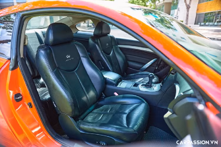 Ở thời điểm mới ra mắt nhiều năm về trước, G37 coupe được giới chuyên môn đánh giá rất cao vì động cơ mạnh mẽ hơn so với G35 coupe thế hệ tiền nhiệm mà lại tiết kiệm nhiên liệu hơn. Sự tiến bộ vượt bậc về kỹ thuật này chủ yếu đến từ công nghệ điều chỉnh đóng/mở van trực tiếp – VVEL điều khiển dòng khí nạp tại van nạp giúp tăng cường công suất động cơ, đồng thời nâng cao hiệu quả sử dụng nhiên liệu.