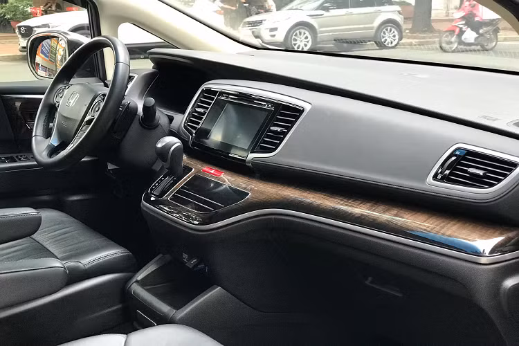 Bên cạnh gía cao, những rào cản từ Nghị định 116 cũng ảnh hưởng đến một mẫu xe nhập khẩu như Honda Odyssey. Giá bán cao, doanh số thấp và ảnh hưởng bởi Nghị định 116 là lý do khiến dòng MPV Honda Odyssey (nhập Nhật) bị “khai tử” tại Việt Nam.