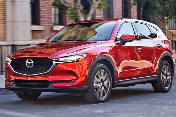 Mazda CX-5 2.5 2WD tiêu thụ nhiên liệu 7,76 lít/ 100 km đường hỗn hợp. Xe hiện có giá bán tại thị trường ôtô Việt Nam từ 899 - 999 triệu đồng